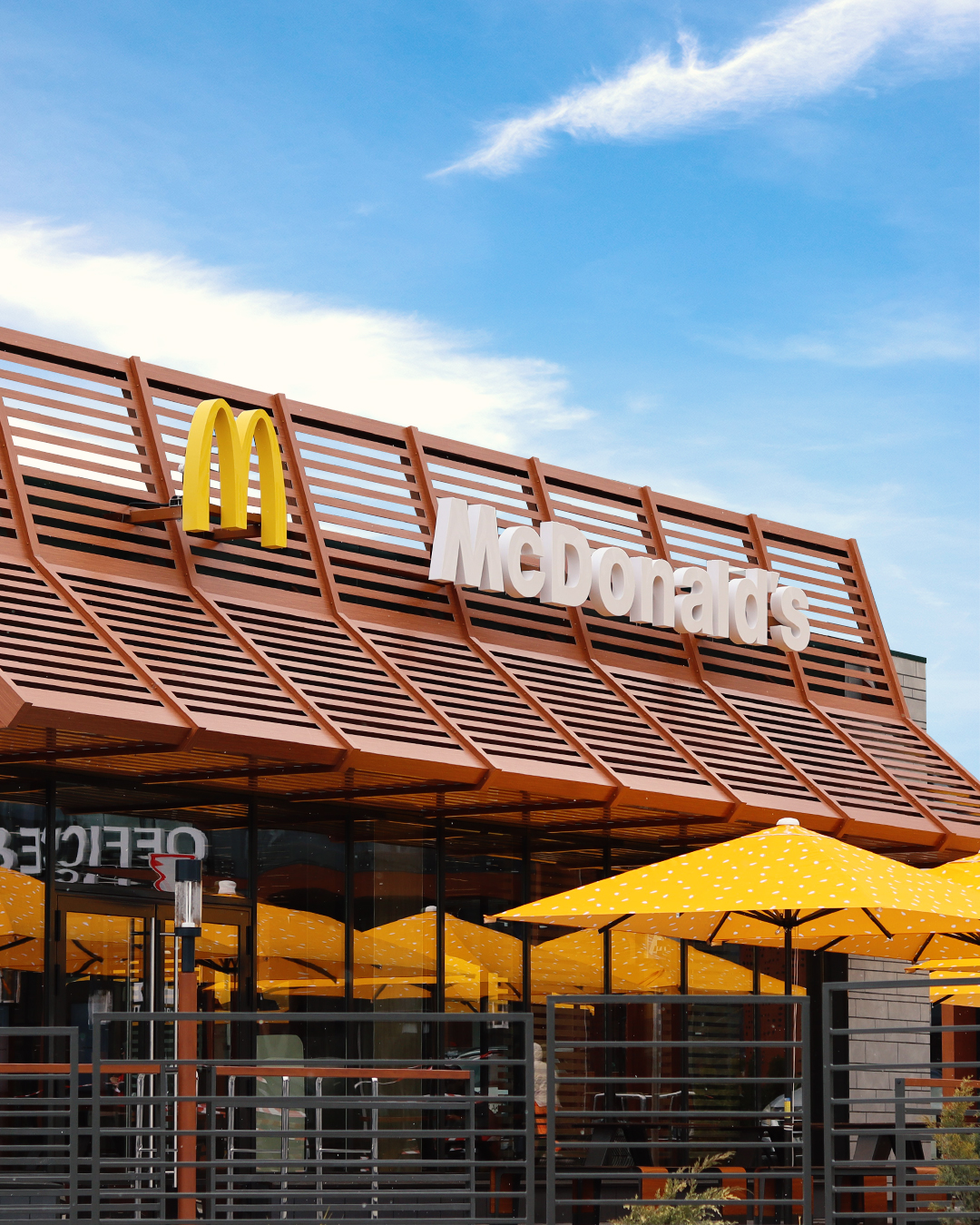 В Виннице открылся новый McDonald's: как он выглядит